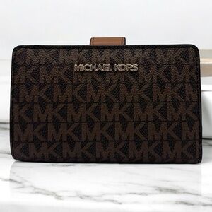 Michael Kors Medium Jet Set Travel Zip Chain Bifold Wallet Leather Brown